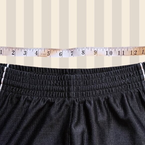 Secondhand Champs basketball shorts - Size Medium - Picture 4 of 5